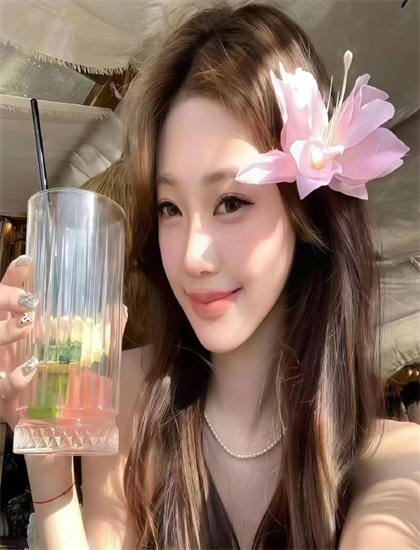 街头拍客自拍照相馆_韩国年轻的老师5_40岁男人成熟网名